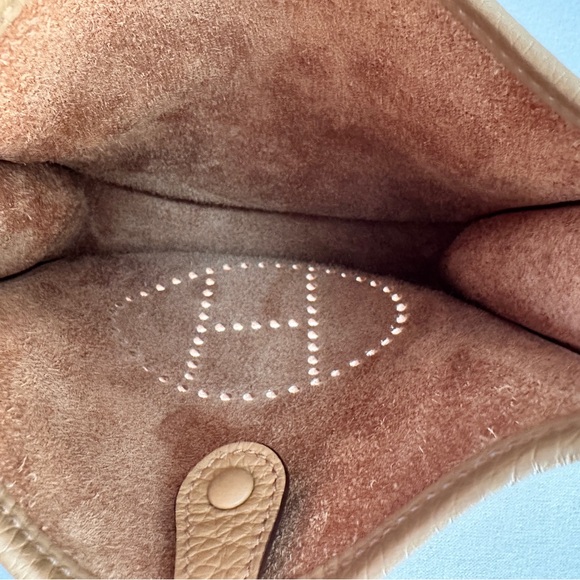 HERMES NIB Mini Evelyne TPM Biscuit Handbag. Clemence Leather/Palladium Hardware - Picture 7 of 13